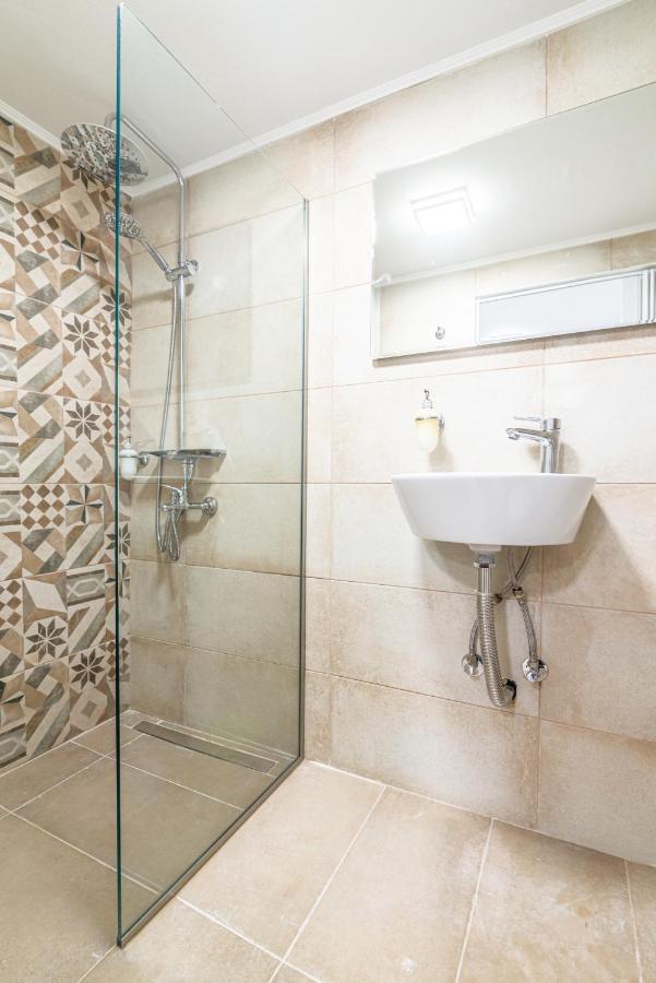 New Loft In The Heart Of City Center 이라클리온 외부 사진